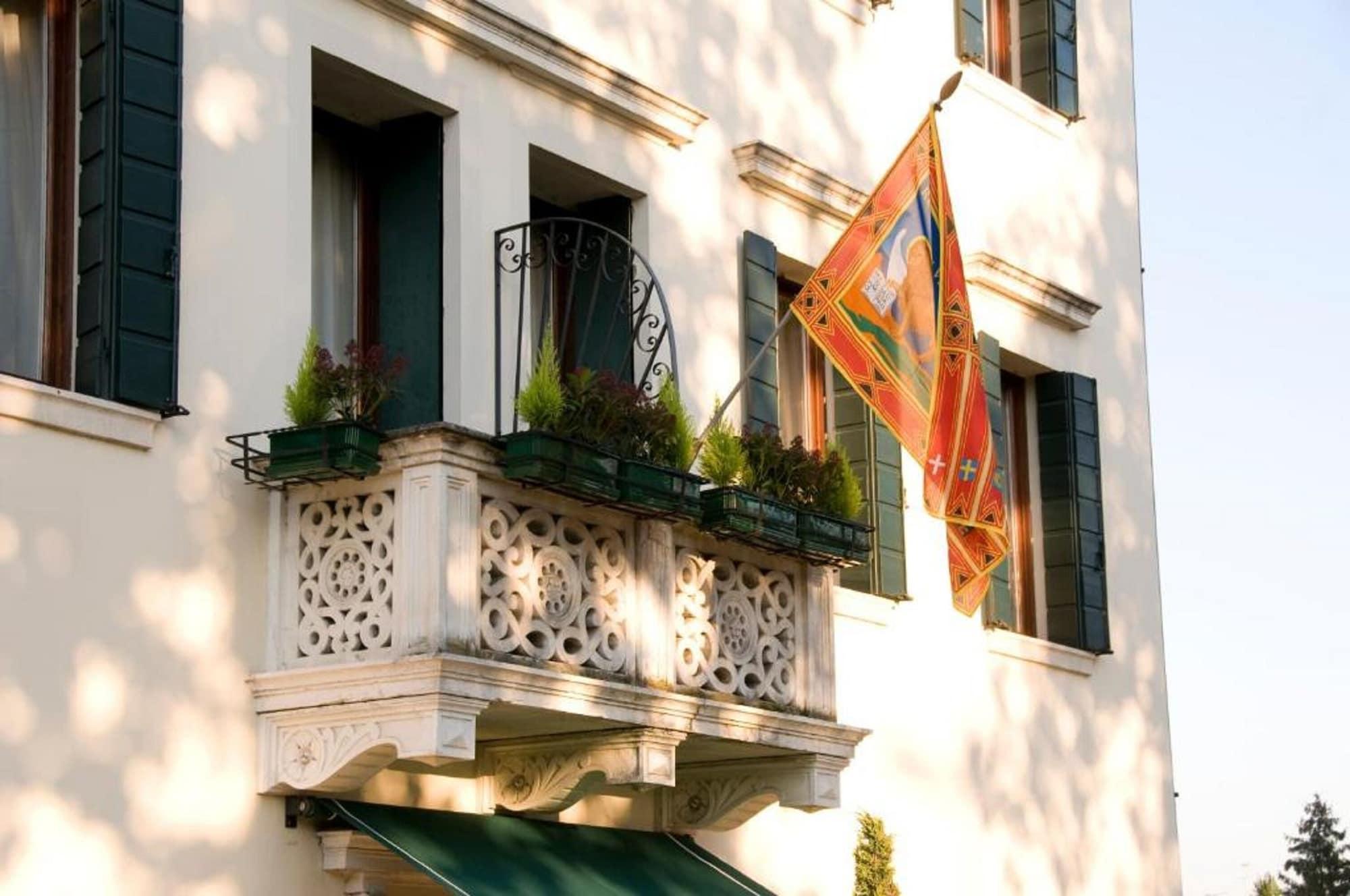 Hotel Scala Тревизо Экстерьер фото
